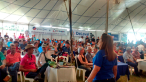 Público reunido em evento da Embral