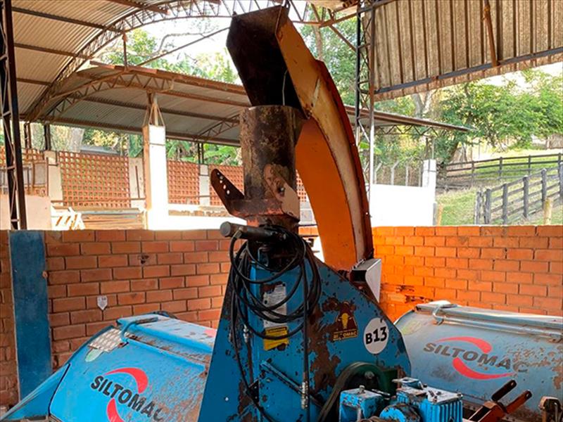 MÁQUINA À VENDA | COLHEITADEIRA DE CAPIM